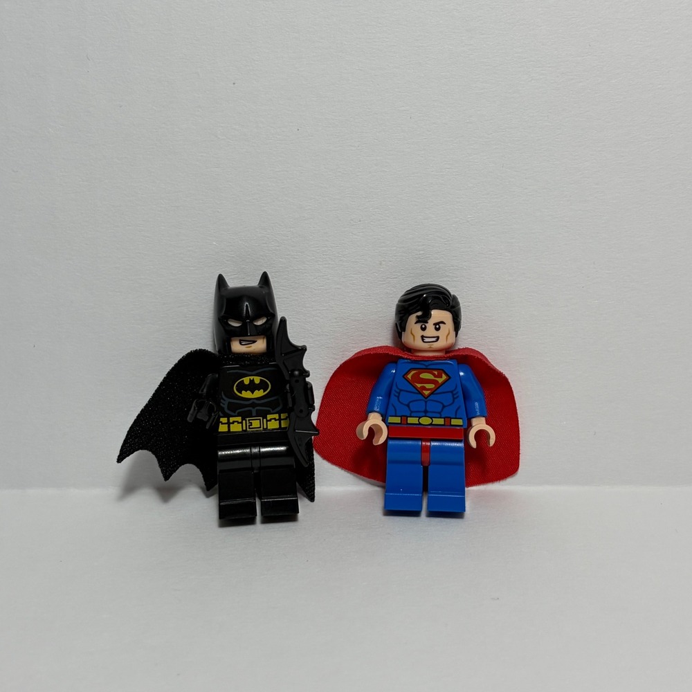 LEGO Minifigures Lot of 2 Batman and Superman DC Super Heroes Batarang Blue Red